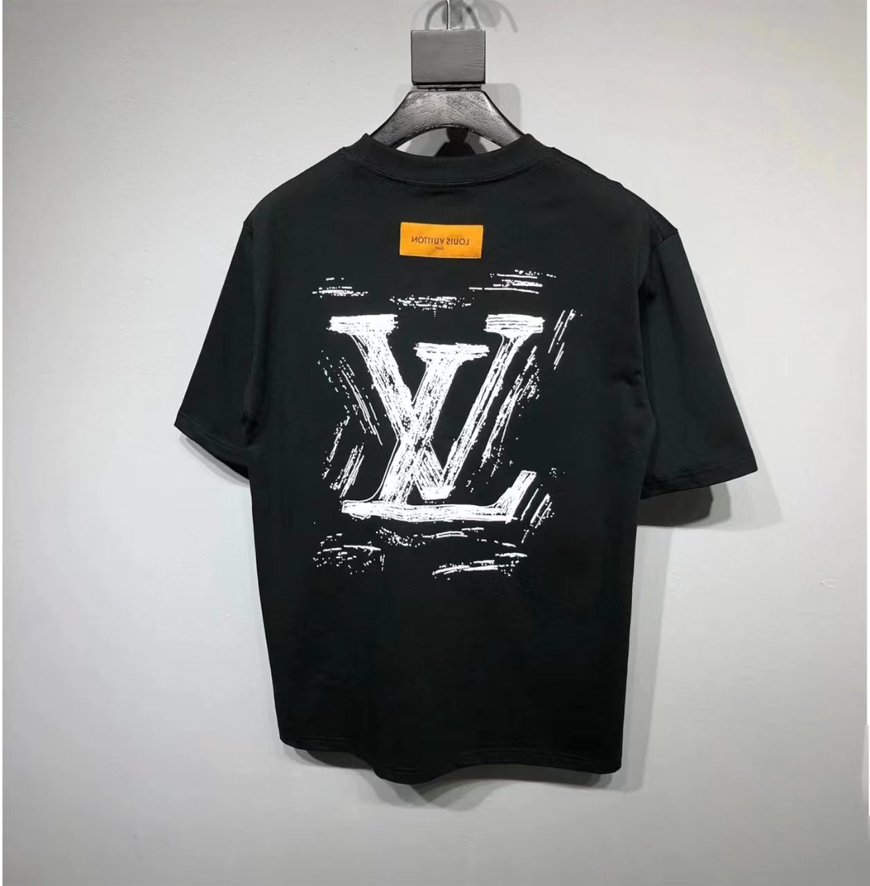 L's Graffiti style minimalist T-shirt