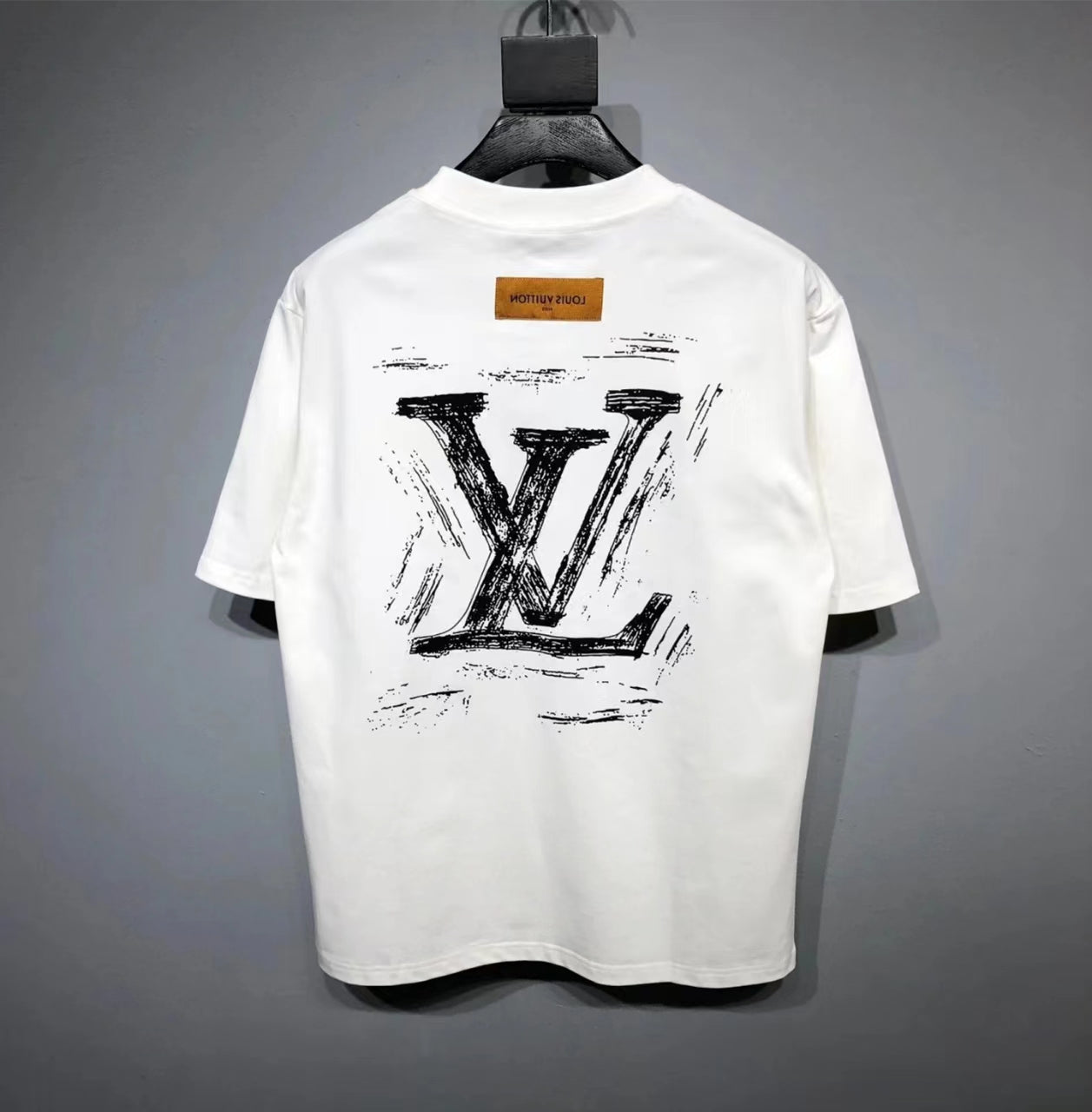 L's Graffiti style minimalist T-shirt