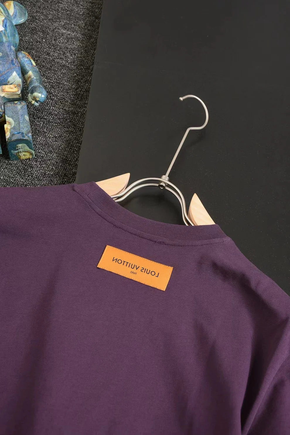 L‘s Purple and yellow label printed T-shirt