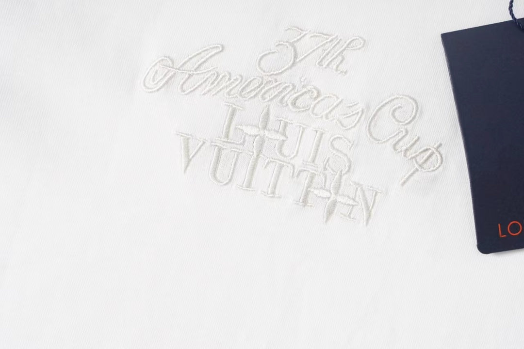 Embossed letter logo comfort T-shirt