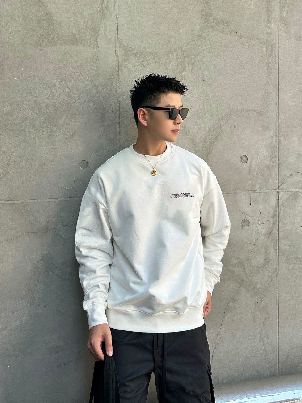 D's embroidered sweatshirt with letter logo on the chest