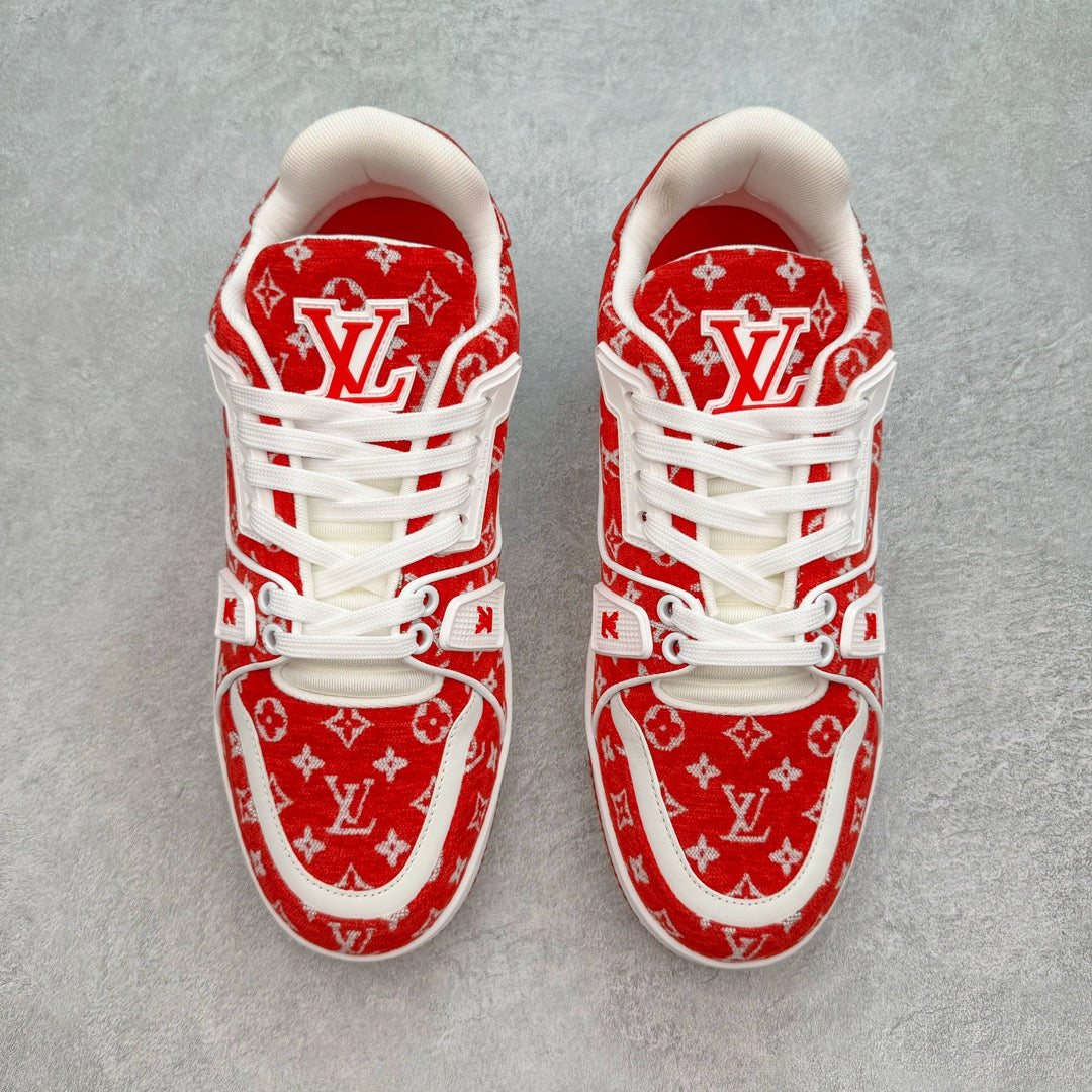 L's Red All Over Logo Confortable Sneakers