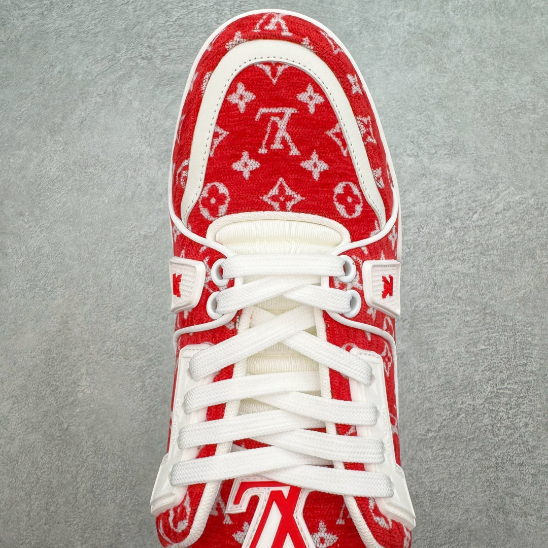 L's Red All Over Logo Confortable Sneakers