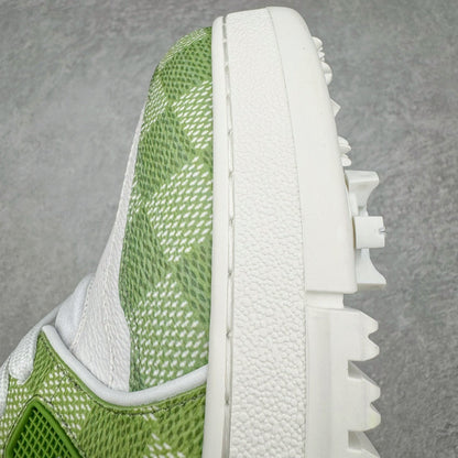 L's White Figure And Green Grid Sneakers