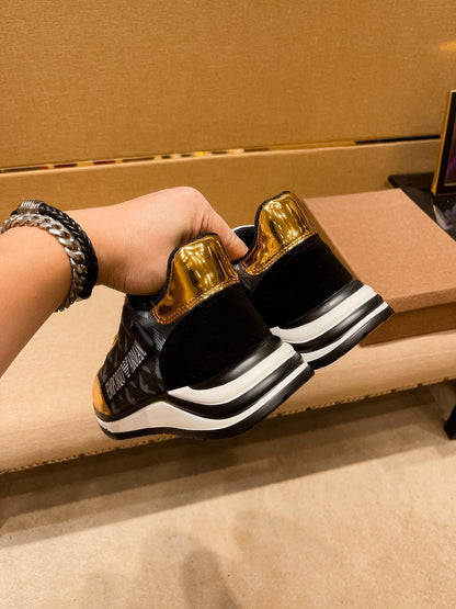 Lacquered gold high quality casual sneakers